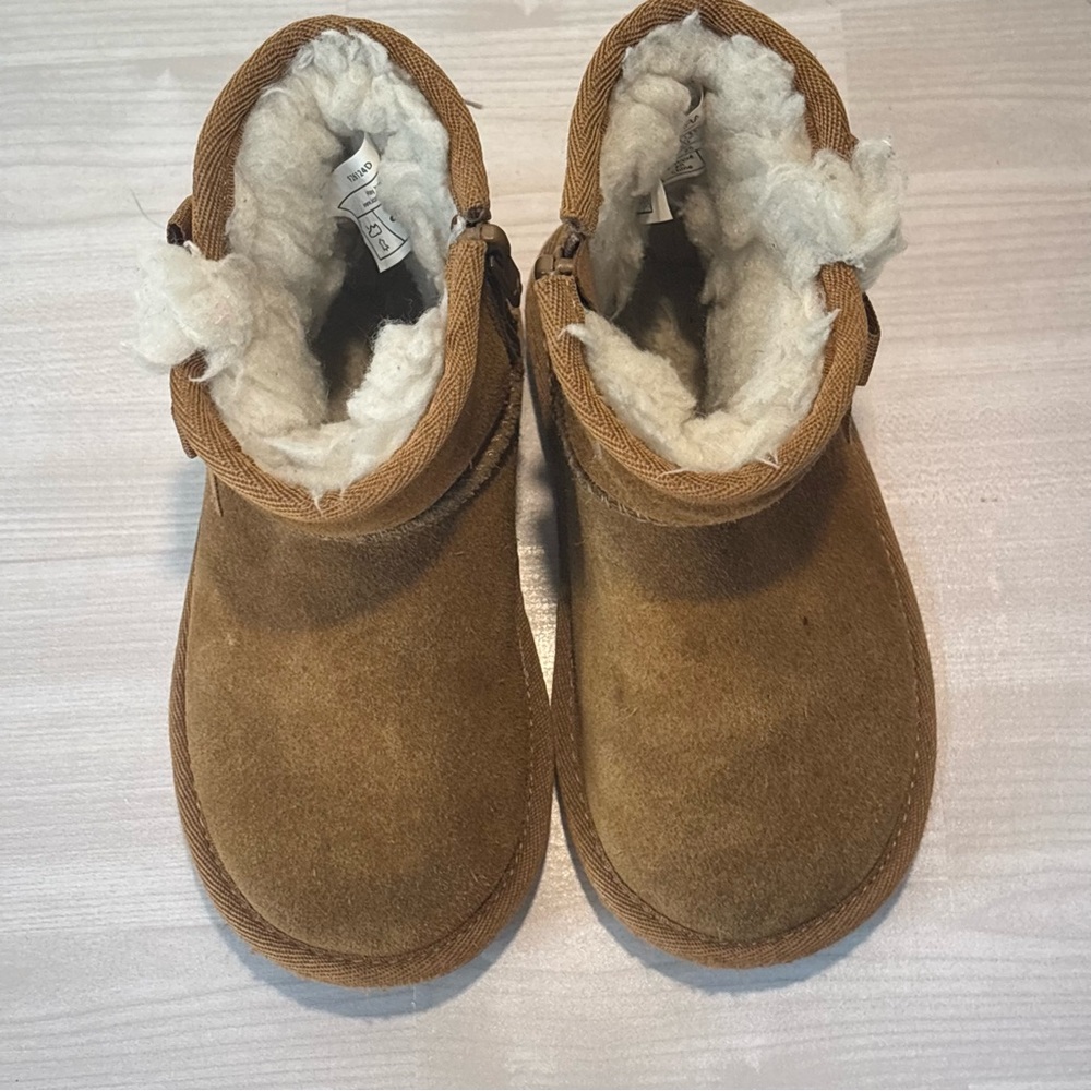 Koolaburra By UGG Victoria Short Boot Size 8 Chestnut Girls Bow